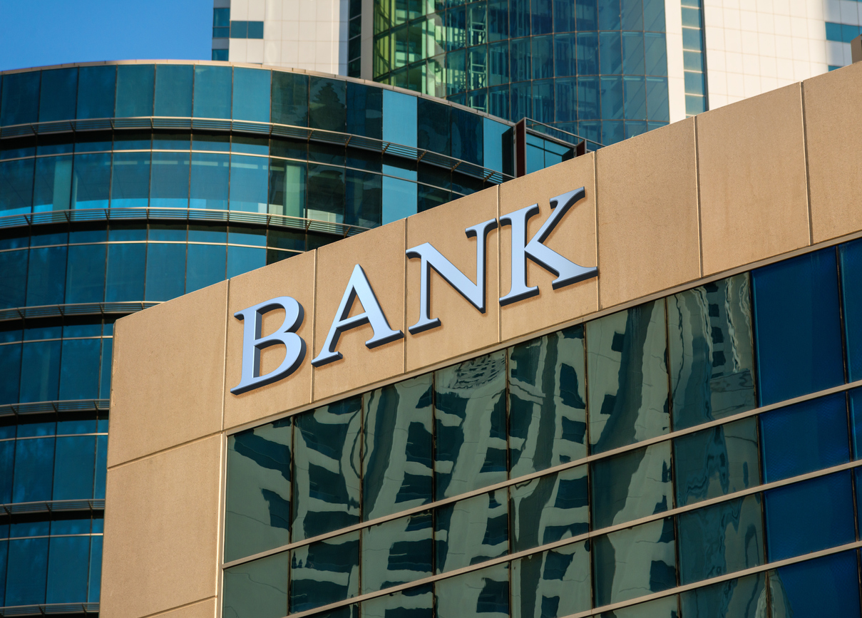 Top Canadian Bank Transforms Management of UC Hybrid Environment